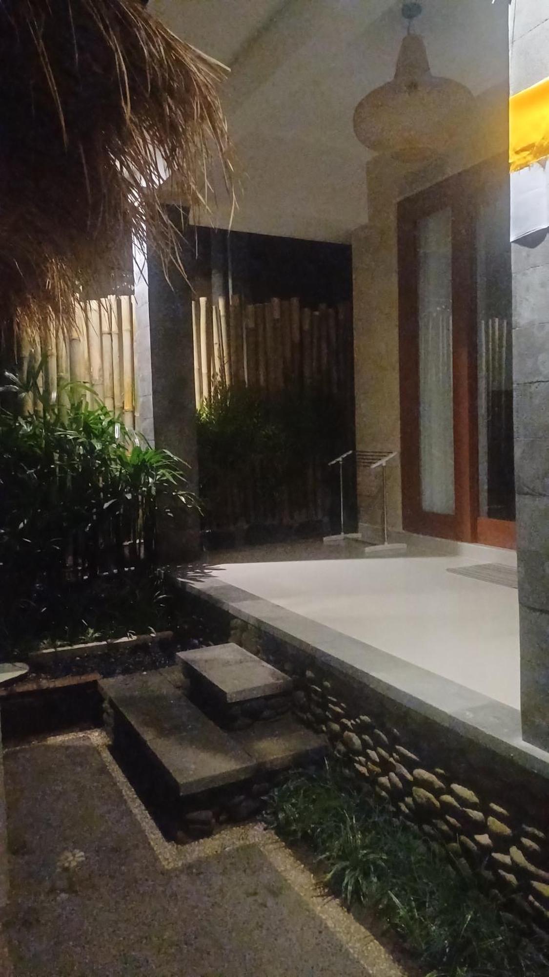 Nugraha Guesthouse 1 Ubud  Ngoại thất bức ảnh